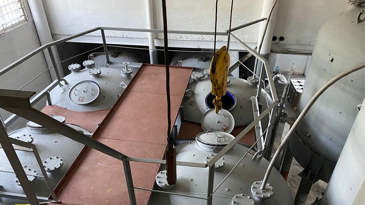 Разоблачили крупный завод нелегального алкоголя под Днепром: имели миллионные прибыли Разоблачили крупный завод нелегального алкоголя под Днепром: имели миллионные прибыли