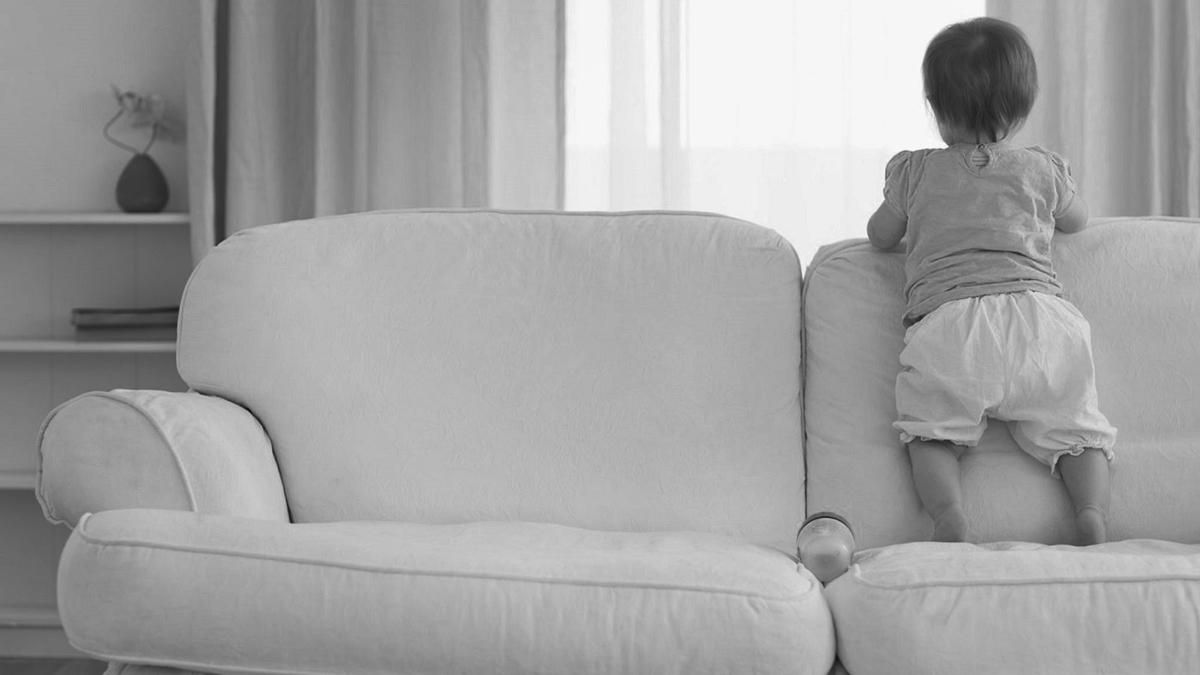 В Днепре 2-летний малыш умер после падения с дивана В Днепре 2-летний малыш умер после падения с дивана