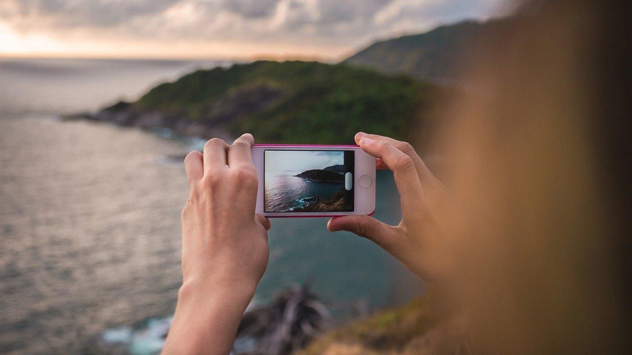 Хотіла зробити гарне селфі: в Іспанії українка зірвалася у прірву - 24 Канал Хотіла зробити гарне селфі: в Іспанії українка зірвалася у прірву - 24 Канал