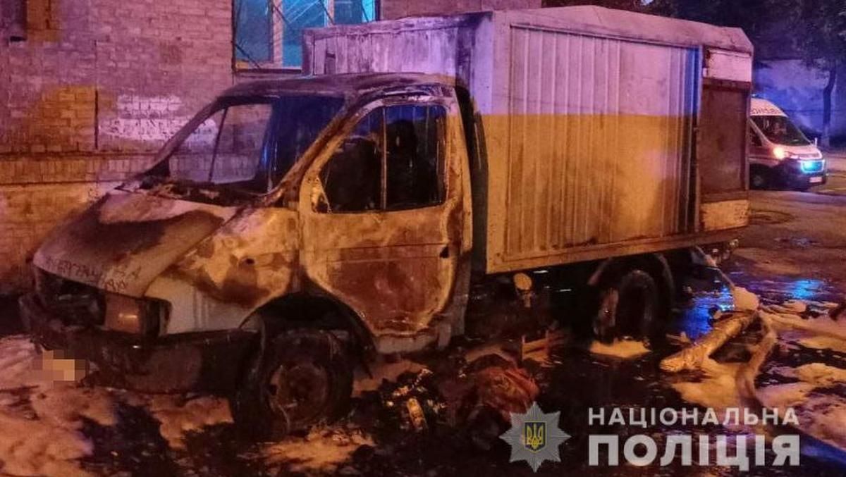 У Києві чоловік підпалив вантажівку, бо йому не сподобалося, як вона припаркована - Київ