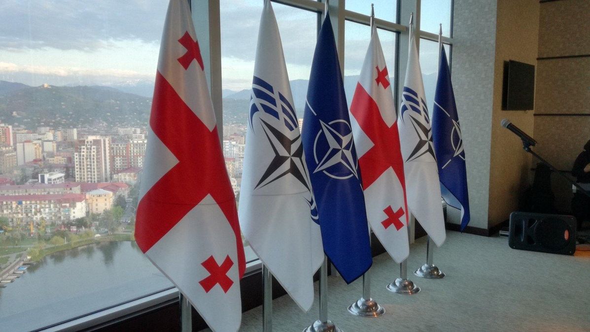 В нато ли грузия. НАТО Украина Грузия. Грузия и НАТО. Флаг НАТО Грузия. Флаги НАТО Украины и Грузии.