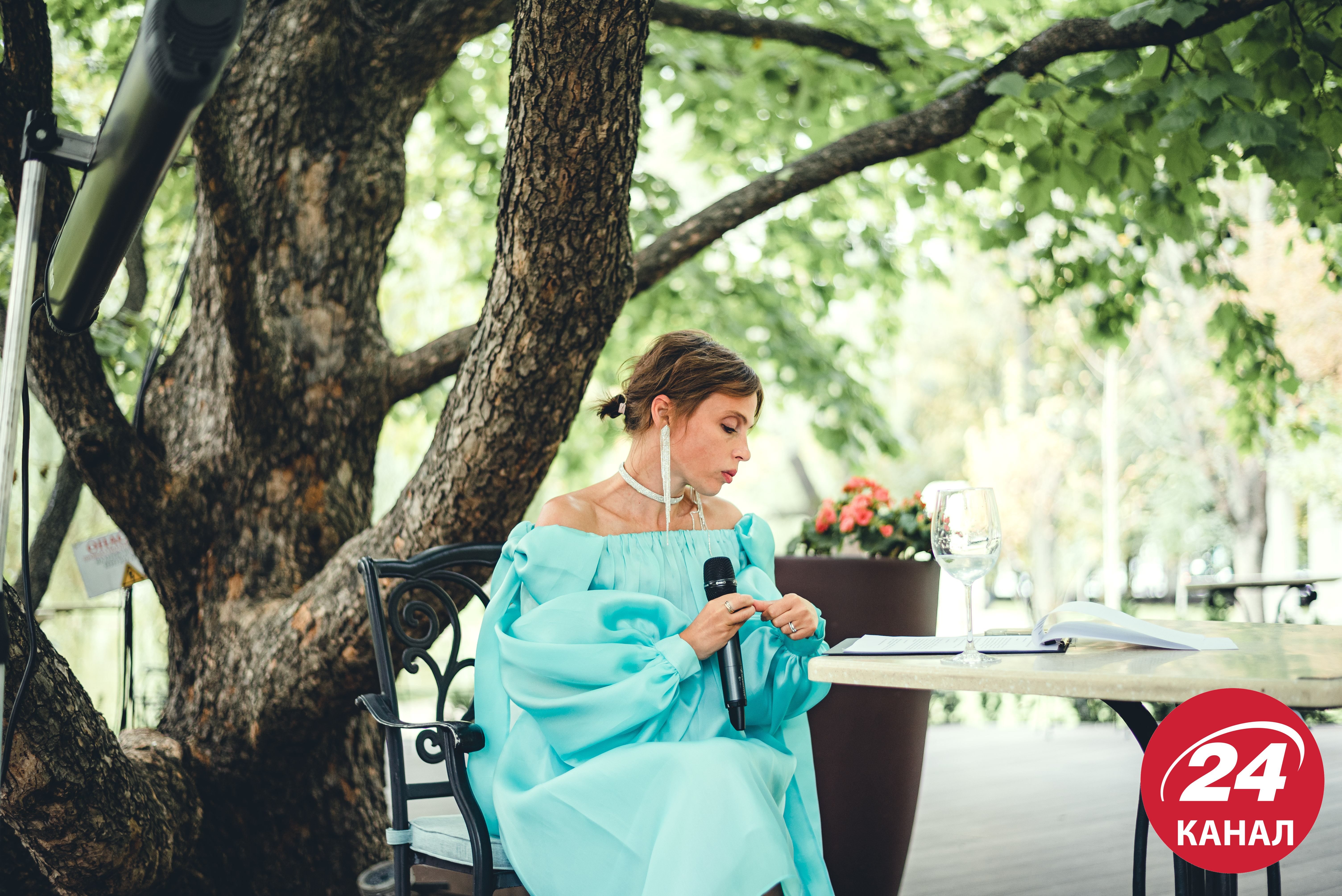 Париж, детектив и немного черного юмора: чем привлекает аудиосериал Ирены Карпы Париж, детектив и немного черного юмора: чем привлекает аудиосериал Ирены Карпы