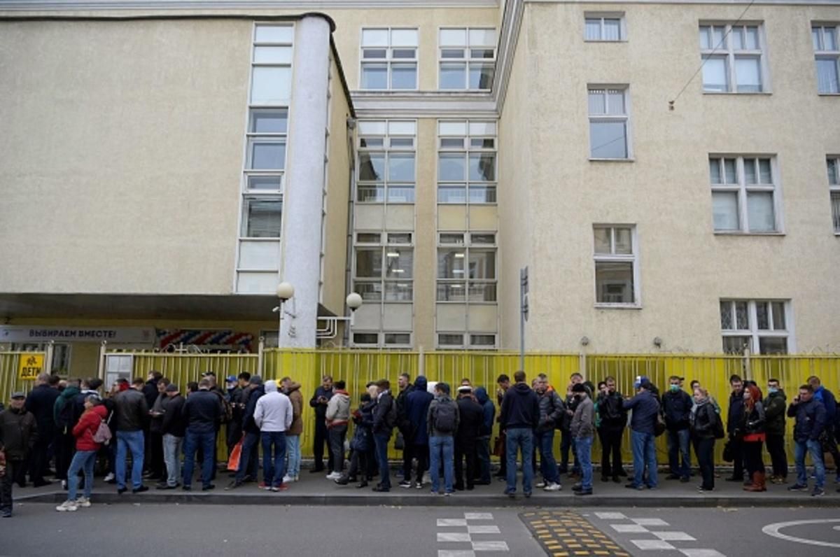 Поліцейських більше, ніж людей на дільницях, – журналіст про вибори в Росії - Новини Росія - 24 Канал Поліцейських більше, ніж людей на дільницях, – журналіст про вибори в Росії - Новини Росія - 24 Канал