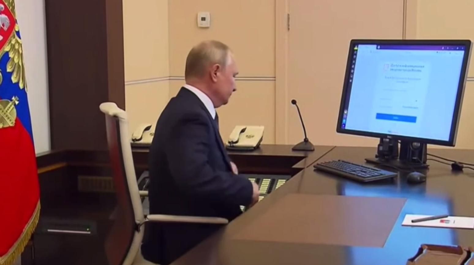 Путін двома кліками по клавіатурі проголосував на виборах у Держдуму - Новини Росія - 24 Канал