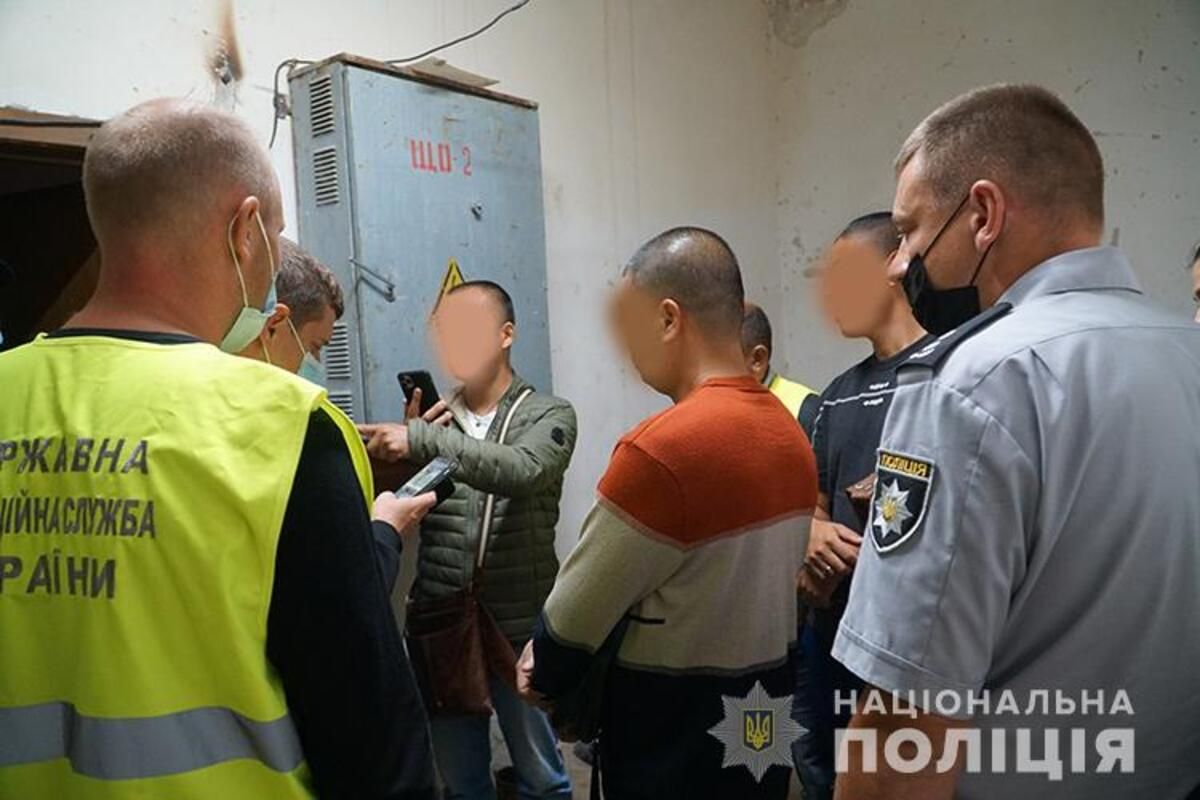 Могут принудительно вернуть в Китай: в Тернопольской области нашли незаконных мигрантов Могут принудительно вернуть в Китай: в Тернопольской области нашли незаконных мигрантов