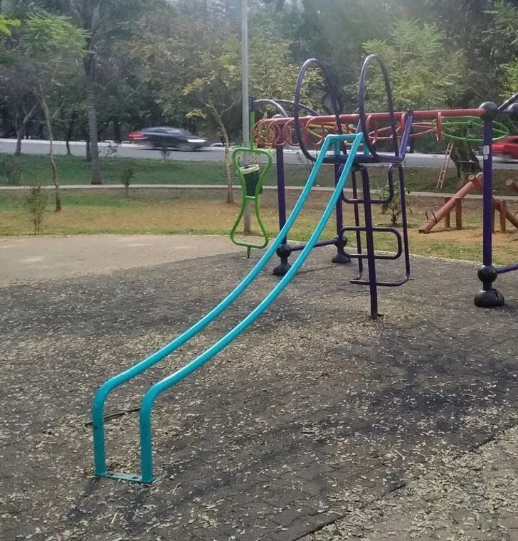 Як взагалі з цієї гірки можна з'їхати? Як взагалі з цієї гірки можна з'їхати?