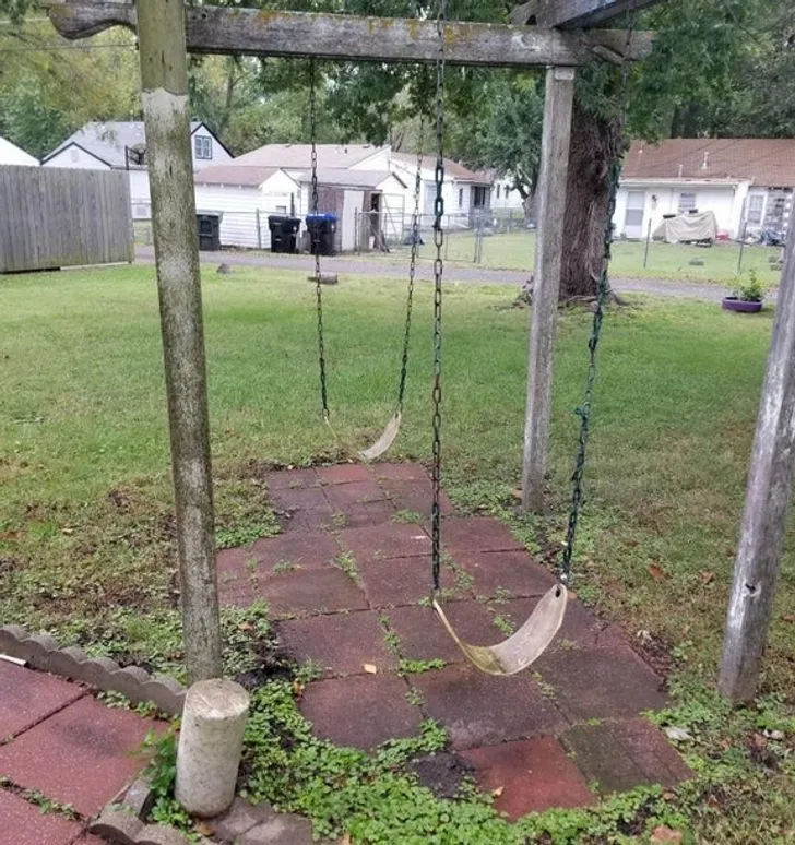 Лише уявіть, як на цих гойдалках будуть кататись двоє дітей Лише уявіть, як на цих гойдалках будуть кататись двоє дітей