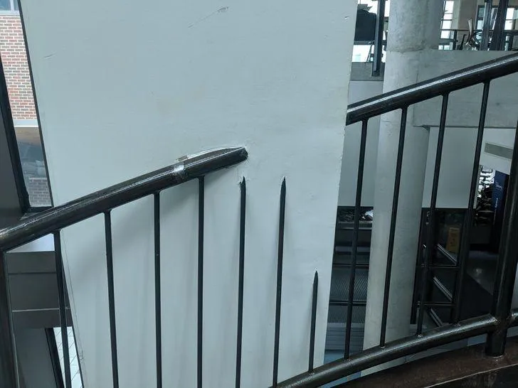 Дуже дивне рішення Дуже дивне рішення