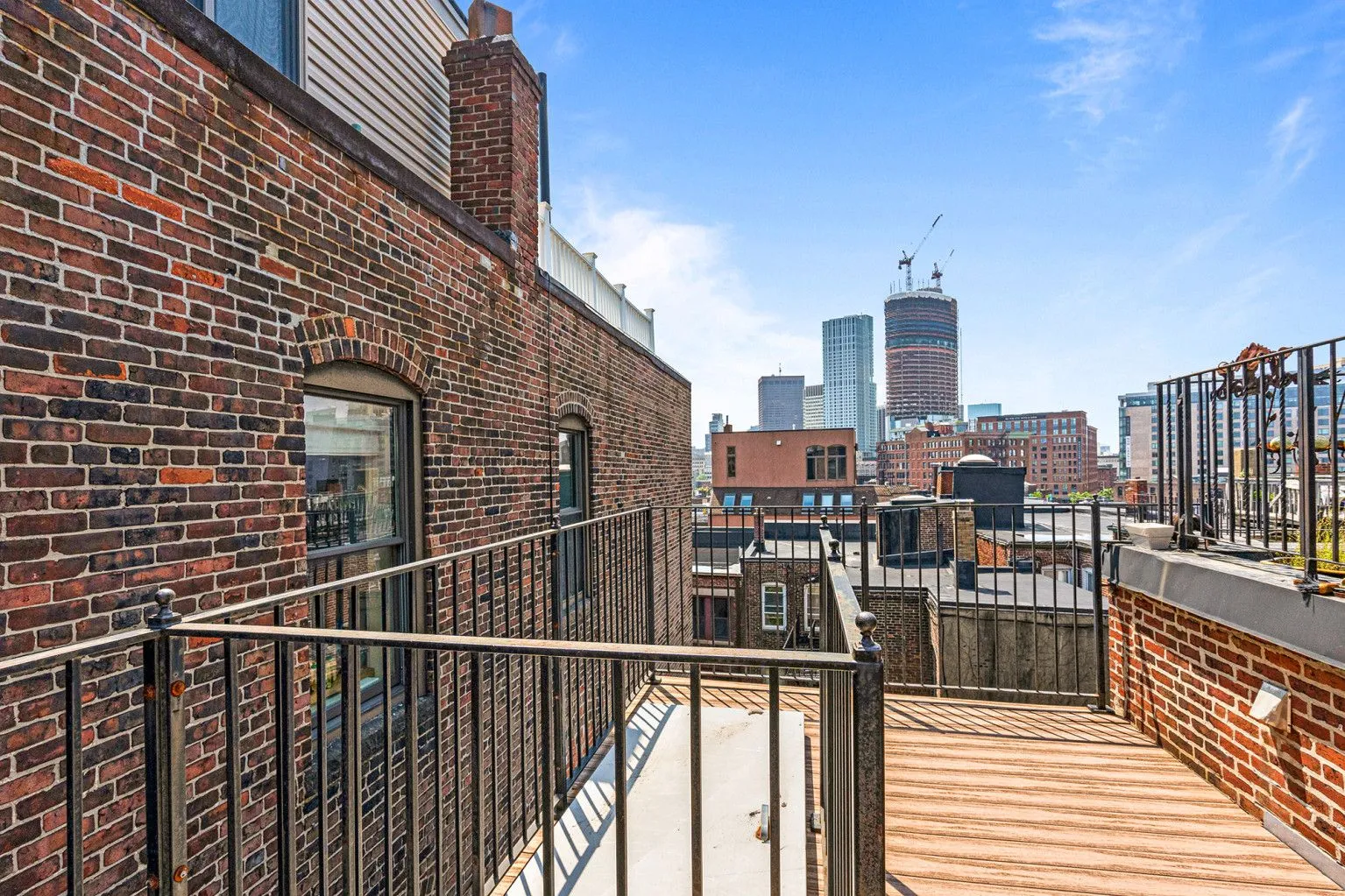 Найвужчий дім Бостона проданий за рекордно високу суму Найвужчий дім Бостона проданий за рекордно високу суму