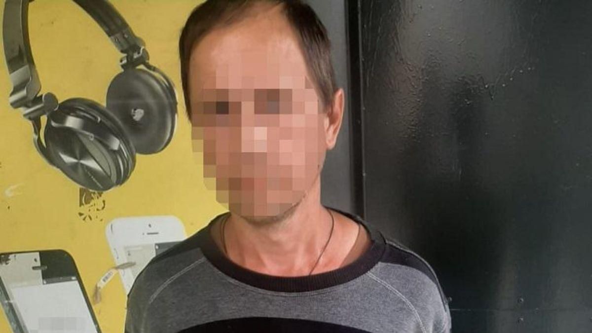 В Киеве мужчина развращал 8-летнюю девочку в школьном туалете