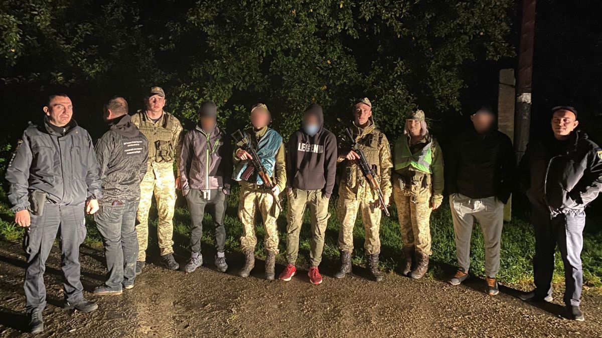 Собирались в ЕС: пограничники задержали мигрантов на украинской границе Собирались в ЕС: пограничники задержали мигрантов на украинской границе