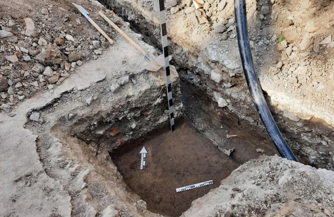 Прокладывали траншею: в Каменце-Подольском обнаружили древнерусское захоронение