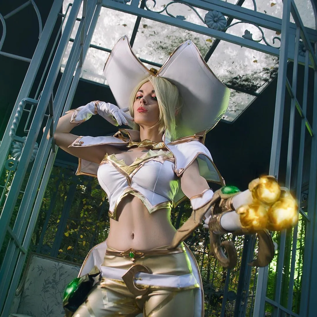 Українська модель показала відвертий косплей на відьму з гри League of Legends Українська модель показала відвертий косплей на відьму з гри League of Legends