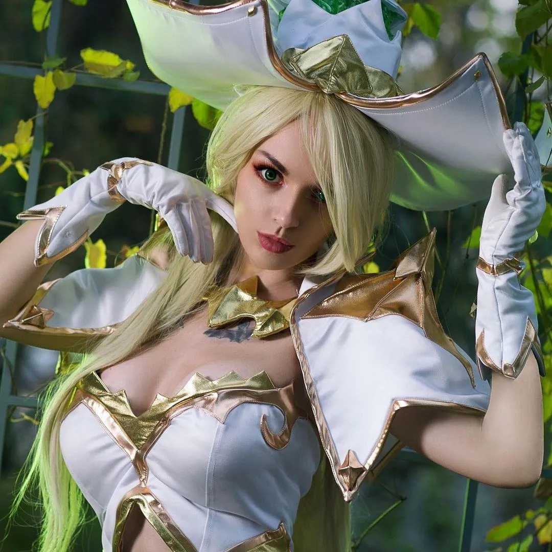 Українська модель показала відвертий косплей на відьму з гри League of Legends Українська модель показала відвертий косплей на відьму з гри League of Legends