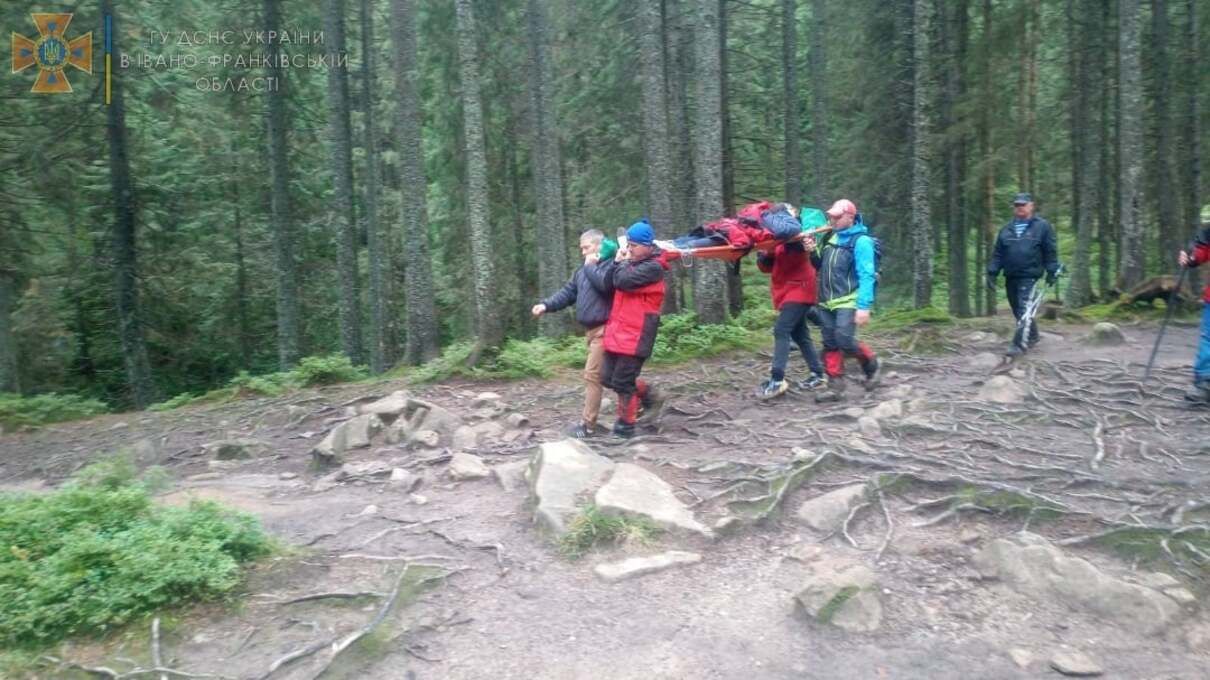 Невдалий спуск з Говерли: у Карпатах рятували туристку - Україна новини - 24 Канал Невдалий спуск з Говерли: у Карпатах рятували туристку - Україна новини - 24 Канал