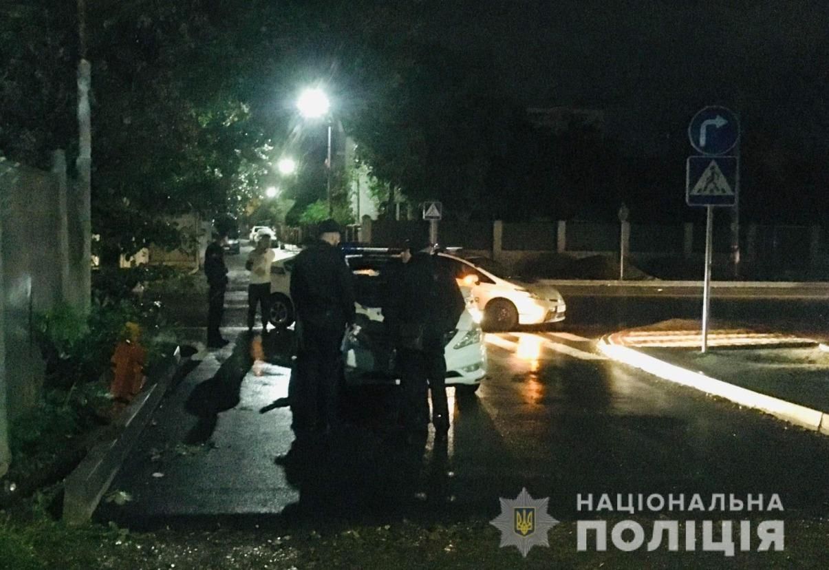 В Ивано-Франковске мужчина устроил стрельбу на улице: есть пострадавший