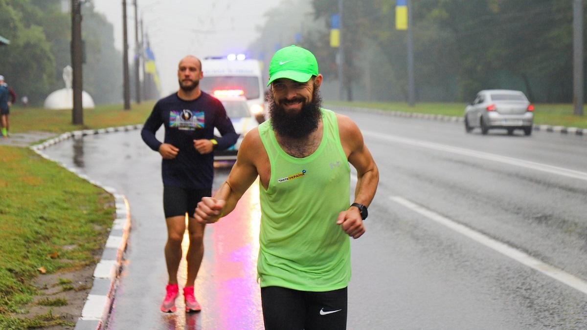 Харків'янин пробіг 225 кілометрів з Дніпра для плогінг-акції: мотивуюче відео з фінішу - Свіжі новини Дніпра - Тренди