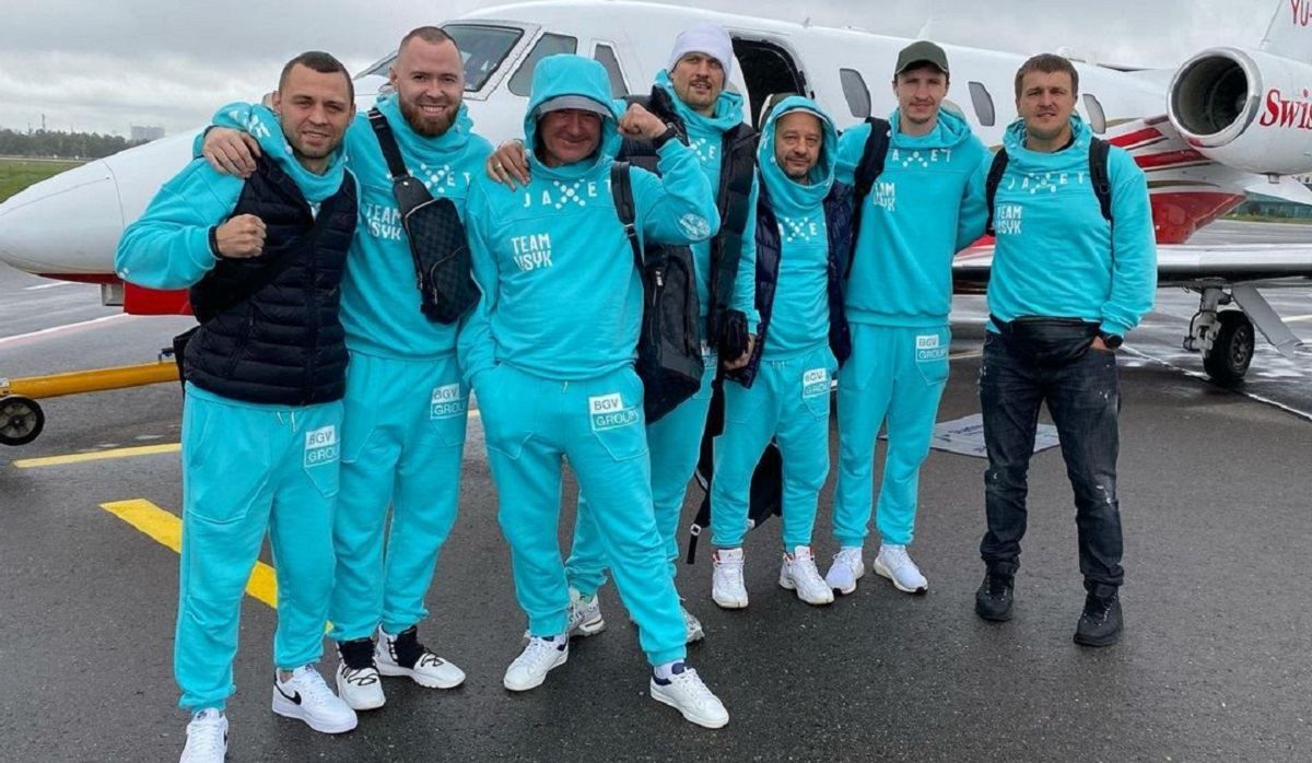Усик полетів у Лондон, де проведе бій року з Джошуа: фото