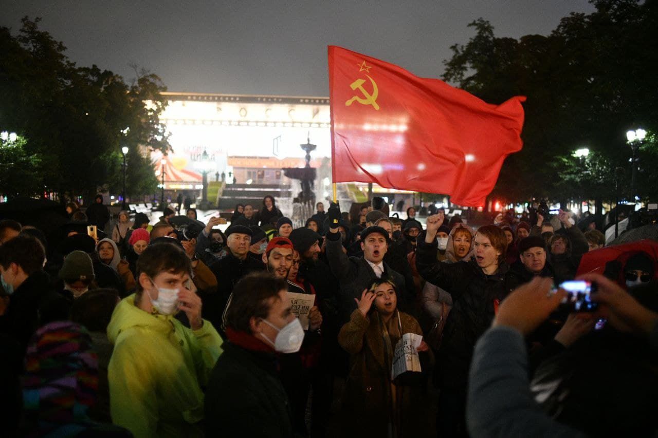 Коммунисты не согласны с результатами выборов в Госдуму России и собрали митинг в Москве