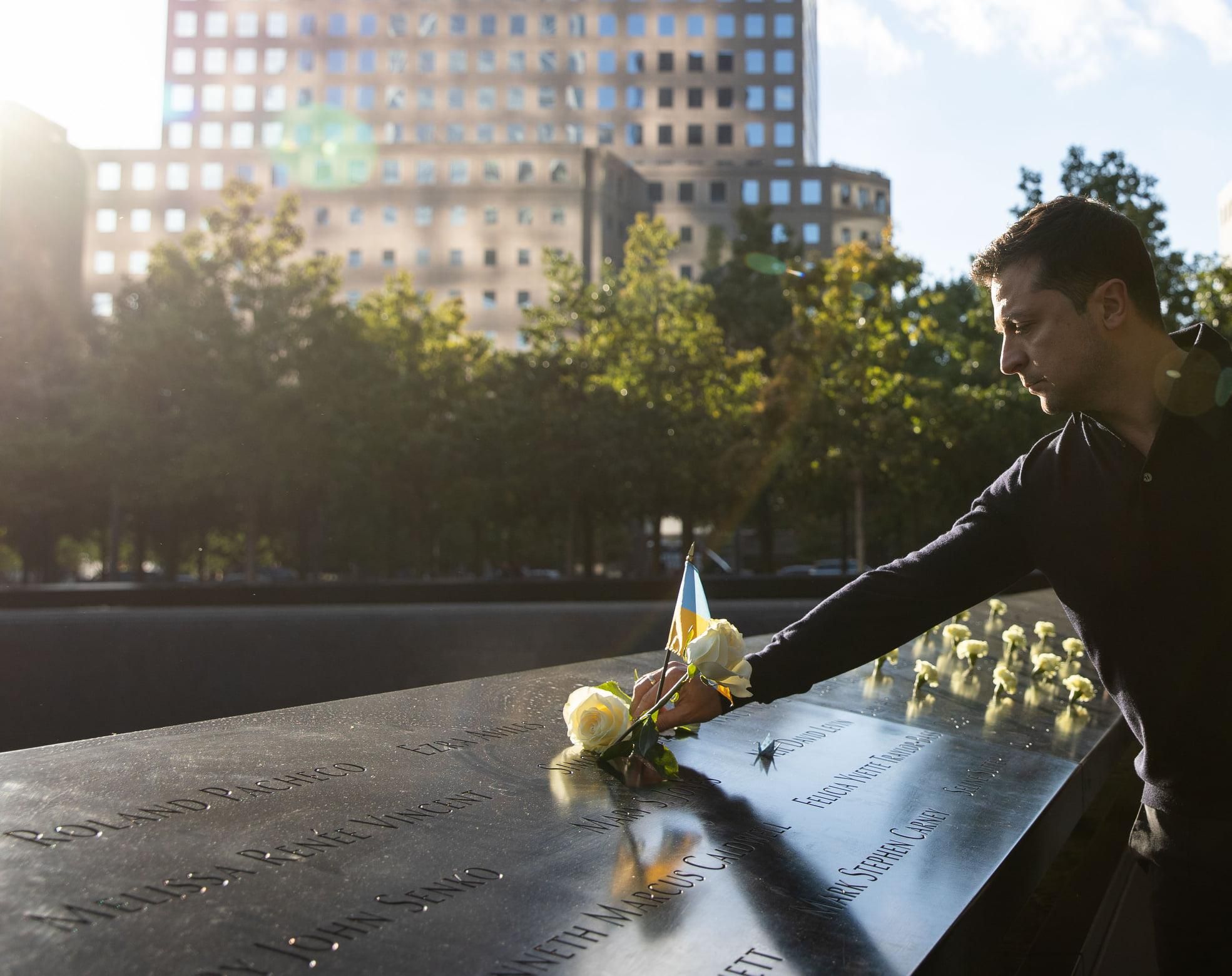 Зеленский вже прибув у США: вшанував пам'ять загиблих у терактах 11 вересня – перші фото - Україна новини - 24 Канал