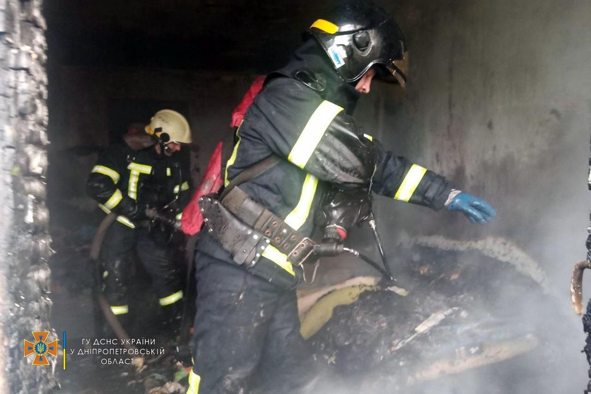 Военное общежитие горело в Кривом Роге: фото с места пожара