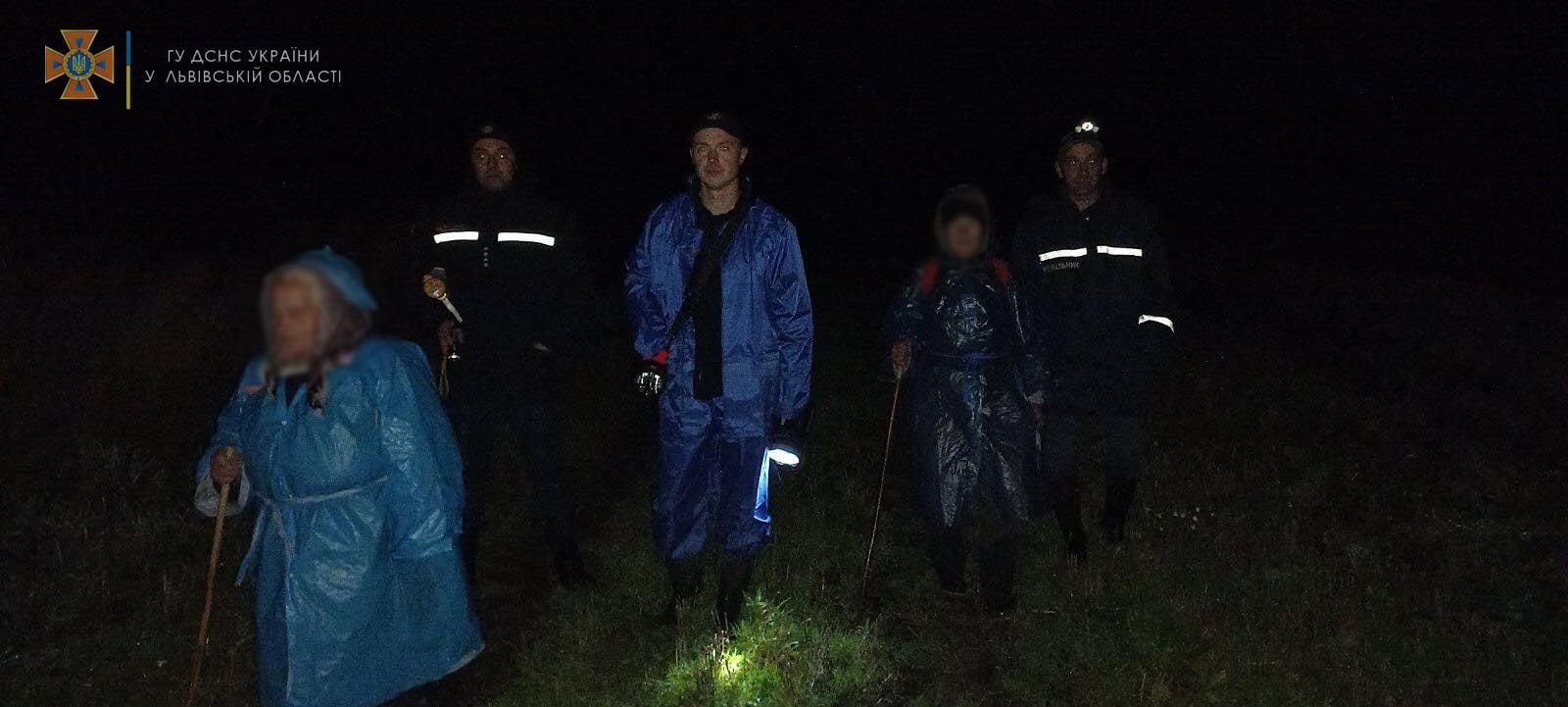 На Львівщині пенсіонерки пішли по гриби й заблукали: їх шукали разом зі службовим собакою - Новини Львів - Львів На Львівщині пенсіонерки пішли по гриби й заблукали: їх шукали разом зі службовим собакою - Новини Львів - Львів