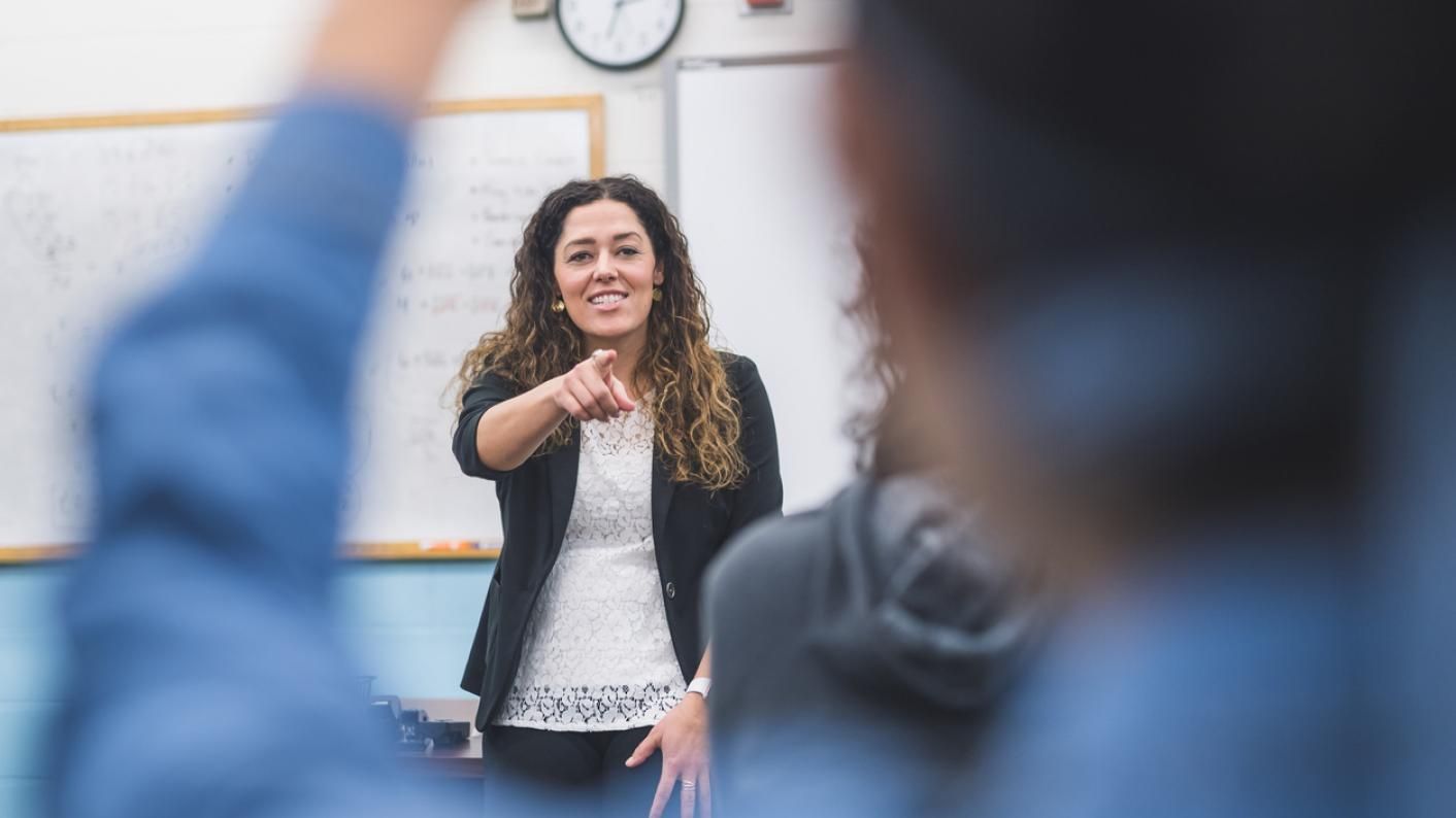 Страховка, отдых и поклоны: где в мире больше всего уважают учителей Страховка, отдых и поклоны: где в мире больше всего уважают учителей