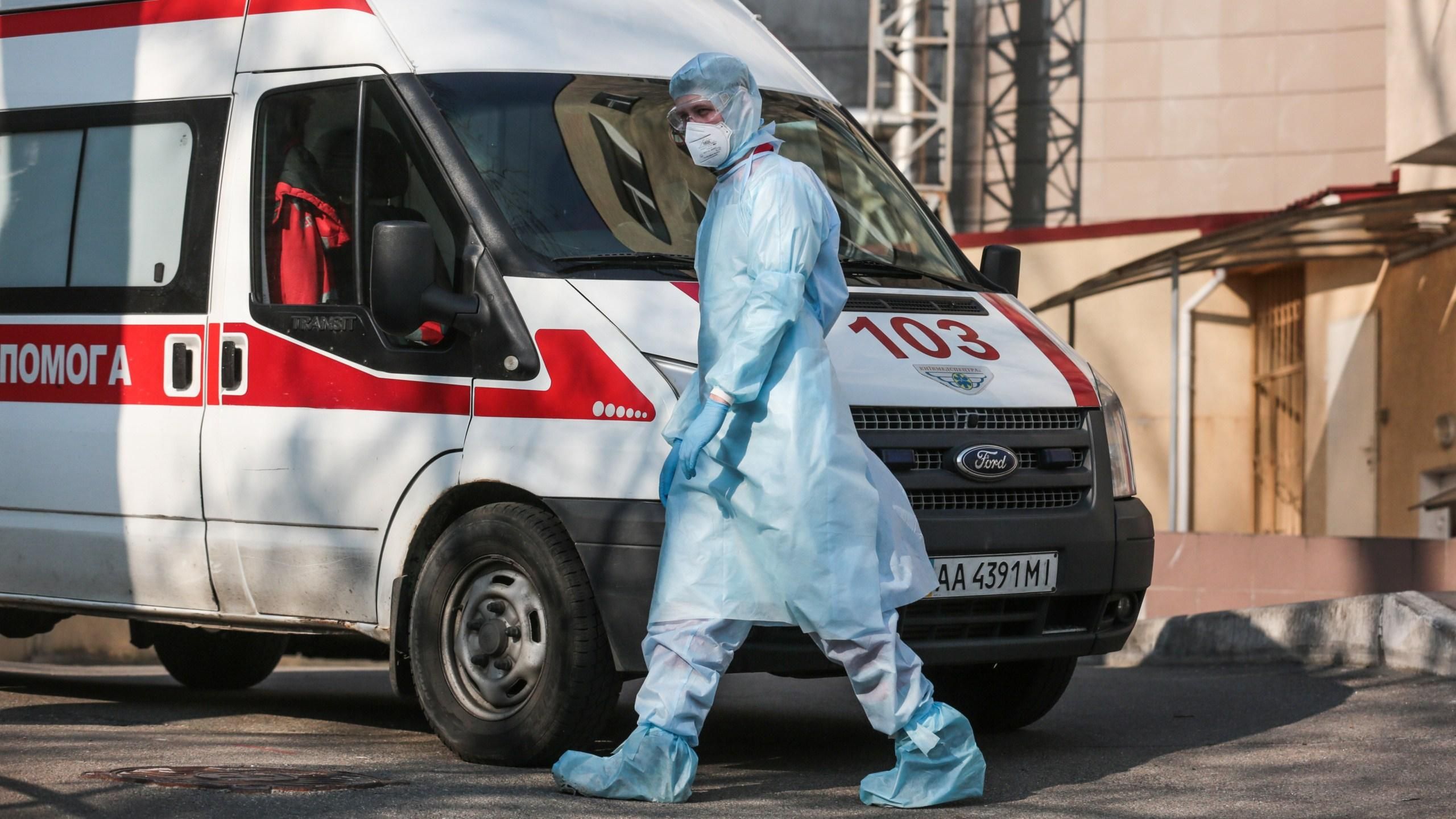 Вдвічі більше госпіталізованих: в Україні ще 6 754 нових хворих на COVID-19