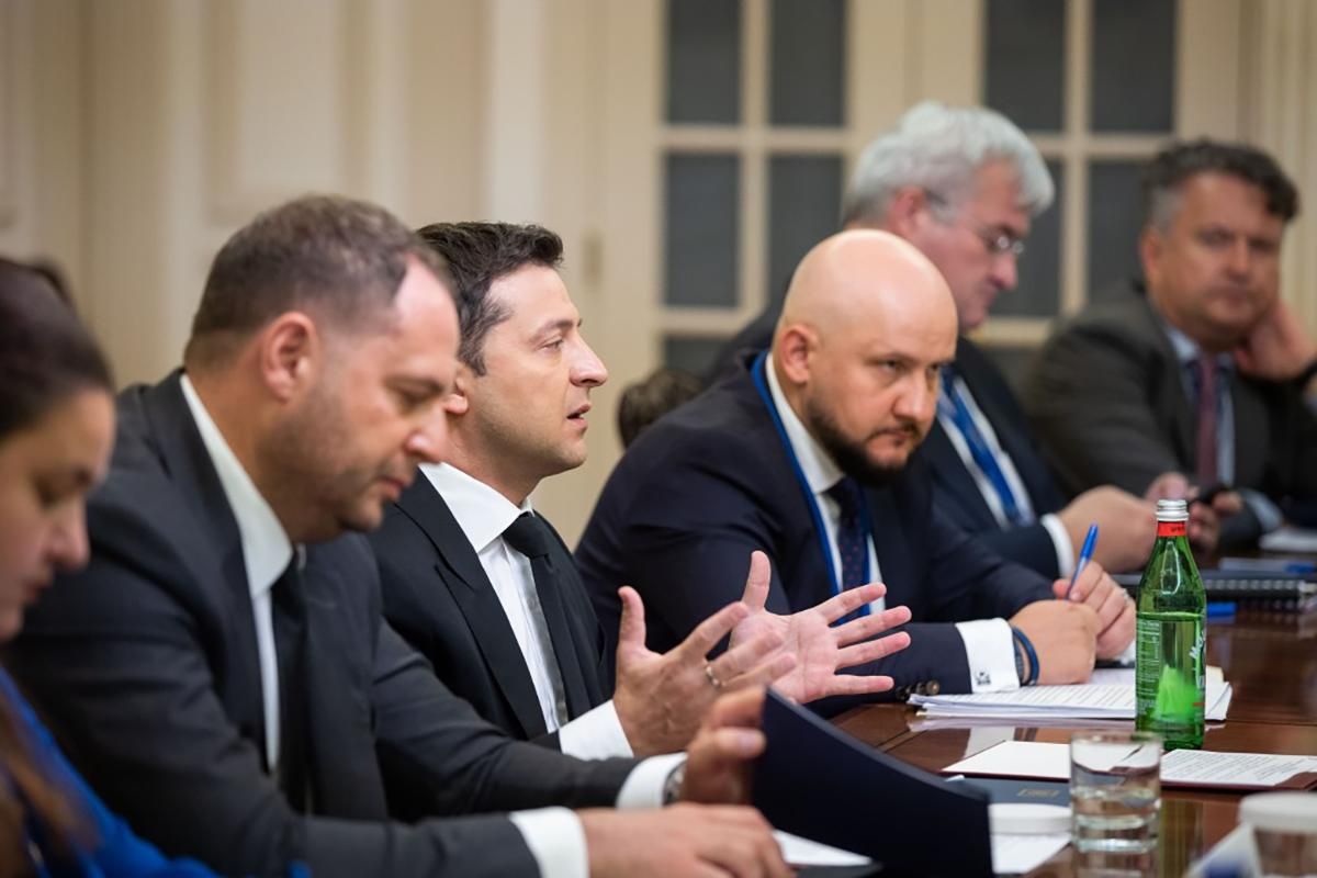 Зеленский пригласил американский бизнес участвовать в трансформации Украины Зеленский пригласил американский бизнес участвовать в трансформации Украины