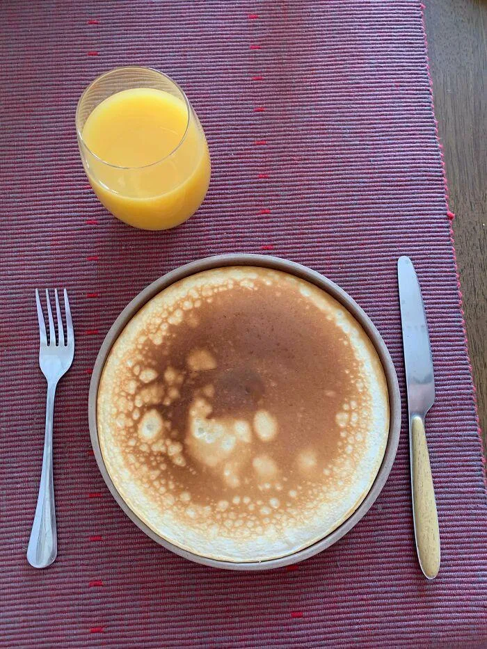 Млинець ідеально підходить до цієї тарілки Млинець ідеально підходить до цієї тарілки