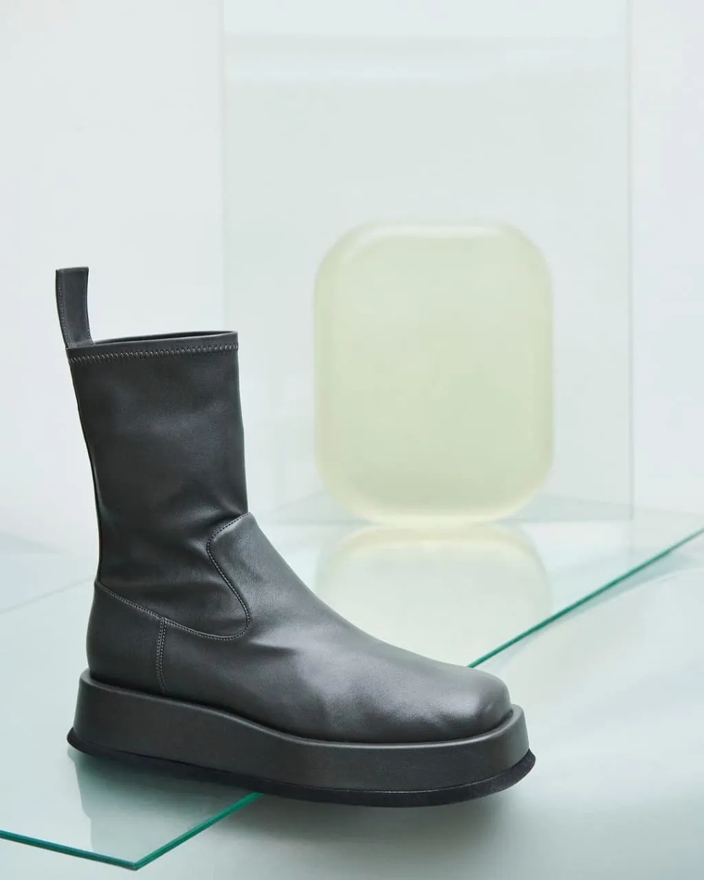 Взуття з нової колекції Розі Гантінгтон-Вайтлі