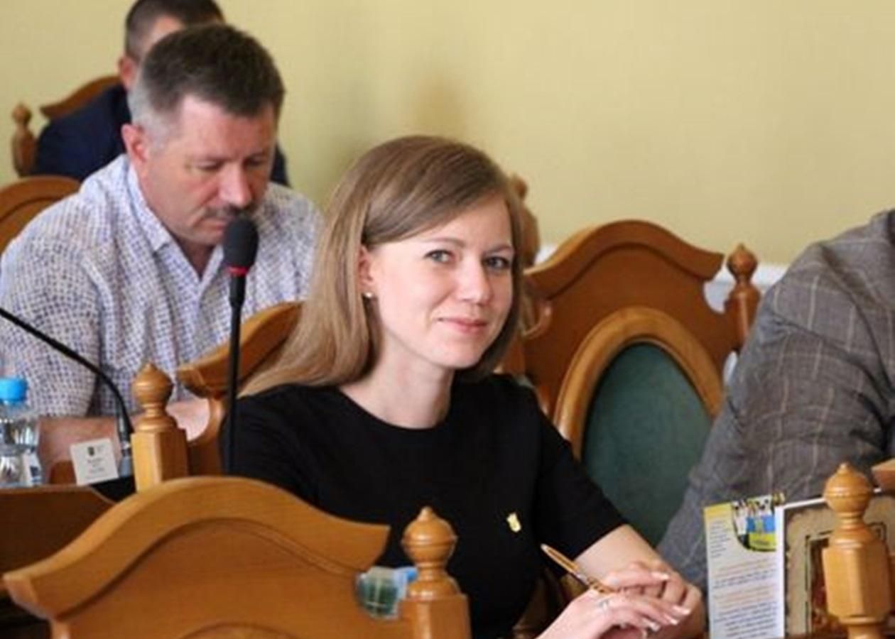 Львівська вчителька, яка захоплюється Гітлером, вже три роки не може поновитися на посаді - Новини Львова сьогодні - Освіта Львівська вчителька, яка захоплюється Гітлером, вже три роки не може поновитися на посаді - Новини Львова сьогодні - Освіта