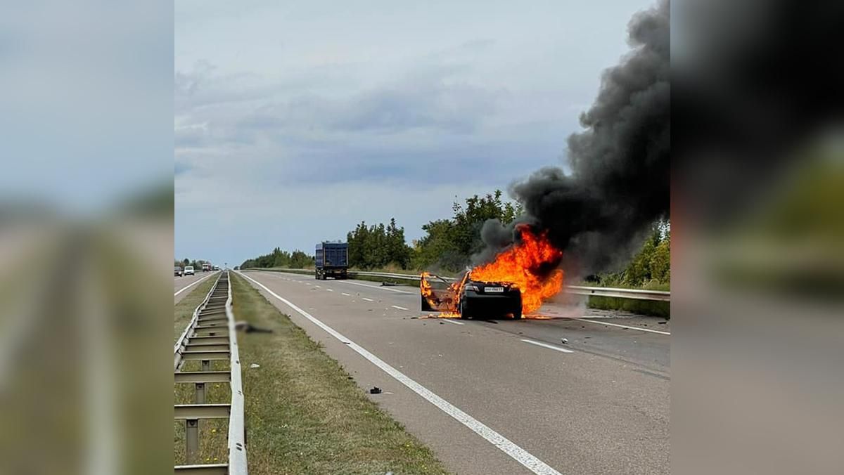 Врезался в фуру и загорелся: произошла смертельная авария на трассе Киев – Одесса Врезался в фуру и загорелся: произошла смертельная авария на трассе Киев – Одесса