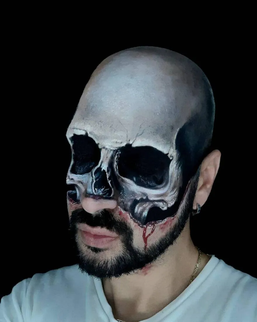 Має страхітливий вигляд Має страхітливий вигляд