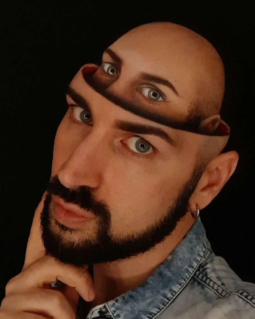 Створив собі двійника Створив собі двійника