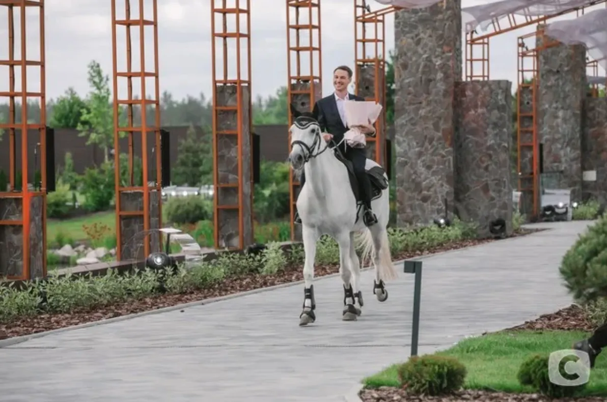 Роман Васильєв на першій вечірці Роман Васильєв на першій вечірці