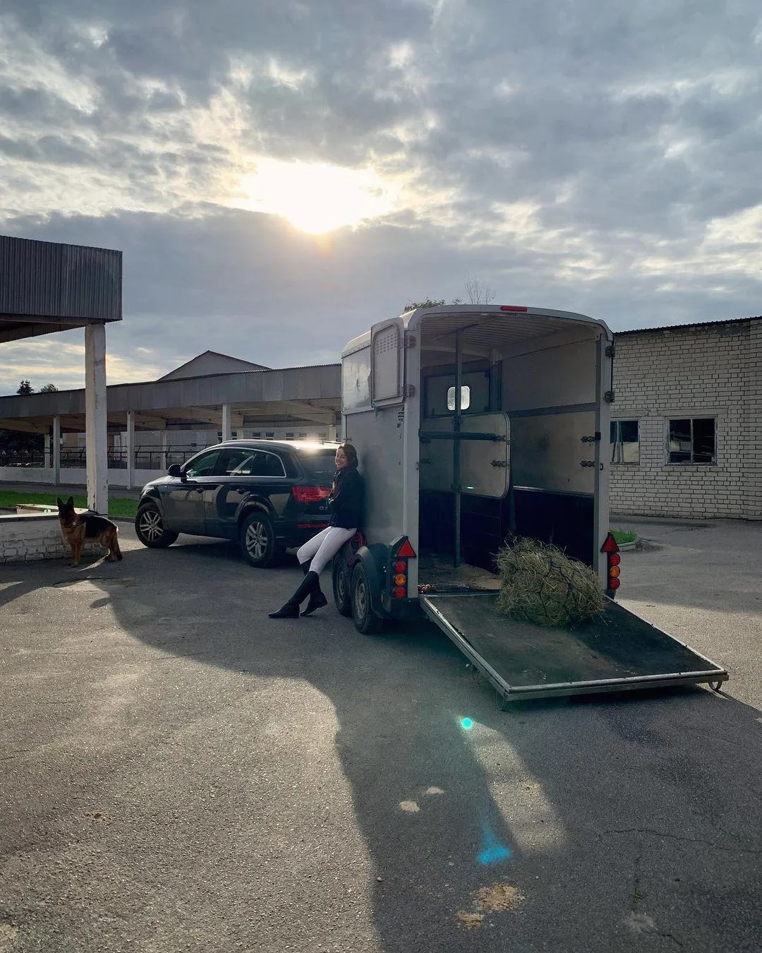 Власниця коня зі Скаєм Власниця коня зі Скаєм