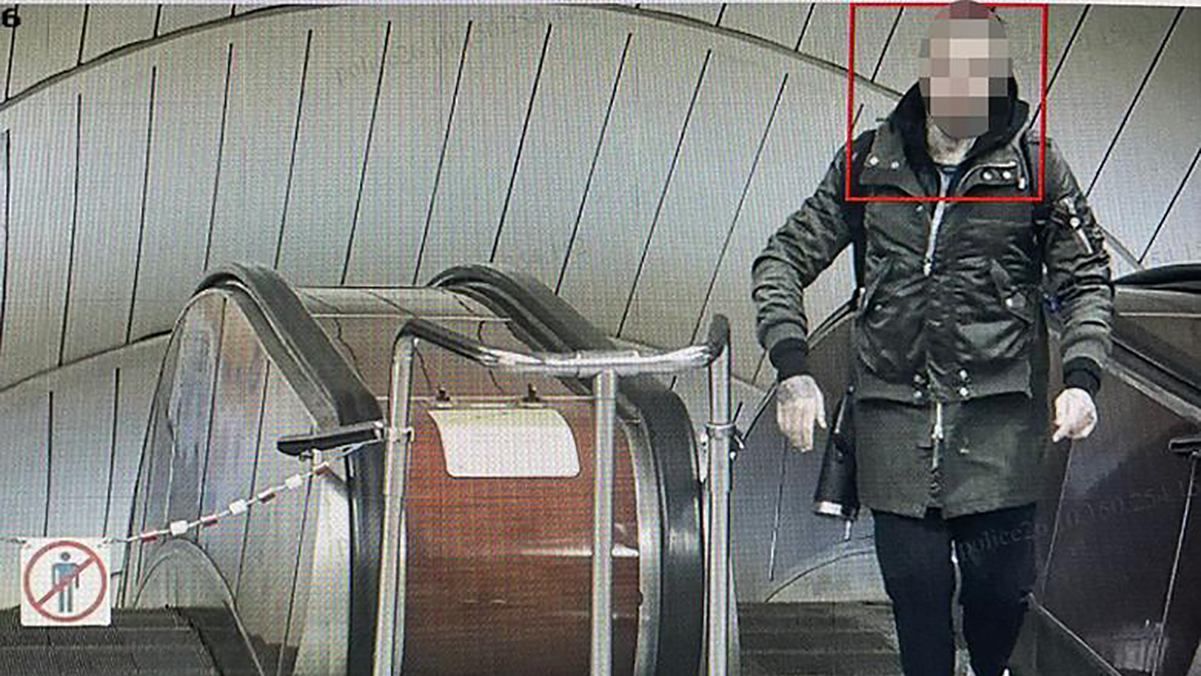 У метро Києва іноземець розмахував пістолетом і вдарив пасажирку - Новини кримінал - Київ