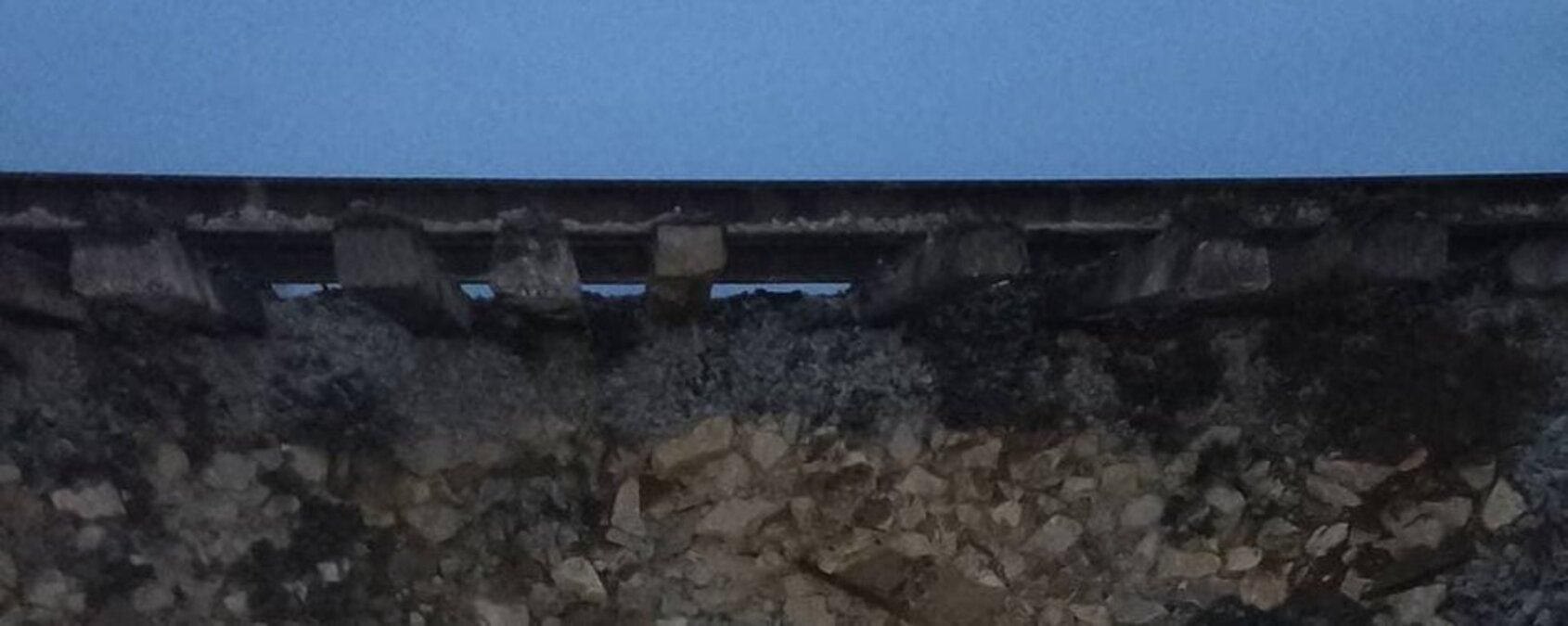 Под только что восстановленной колеей на Буковине второй раз за неделю провалилась земля Под только что восстановленной колеей на Буковине второй раз за неделю провалилась земля