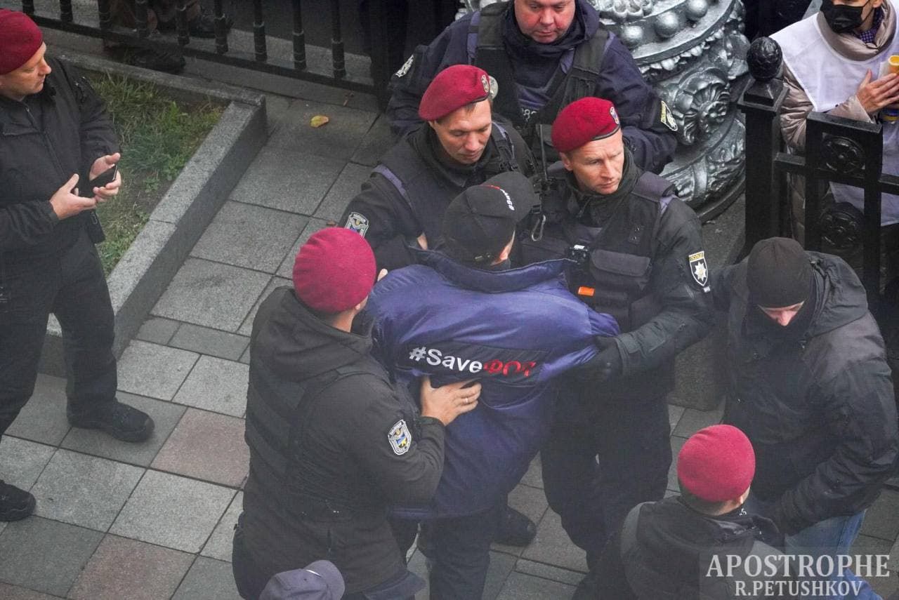Біля Ради поліція затримала лідера руху SaveФОП - 24 Канал Біля Ради поліція затримала лідера руху SaveФОП - 24 Канал