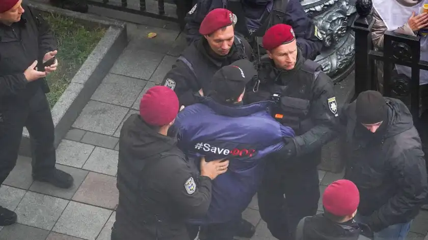 Возле Рады полиция задержала лидера движения SaveФОП