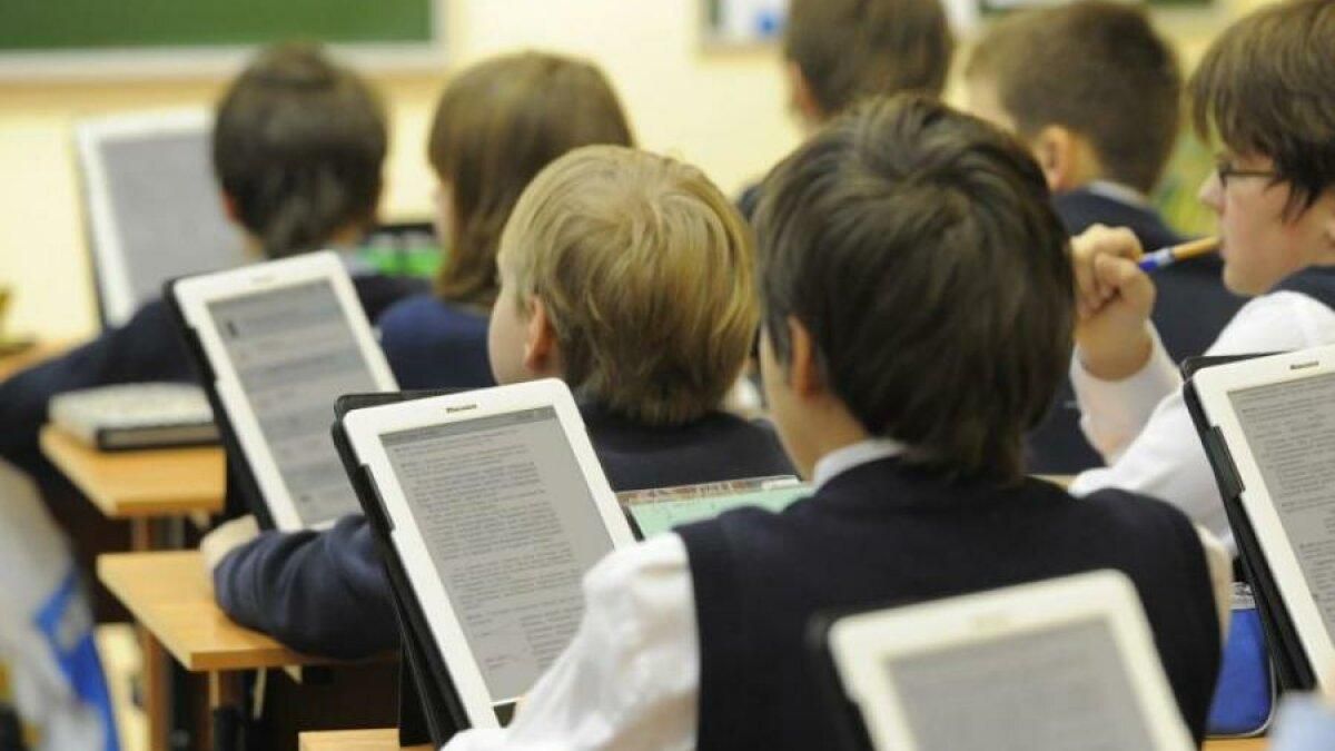 Збитки на 16 мільйонів гривень: чиновники на Миколаївщині закупили школам неякісні е-підручники - Освіта