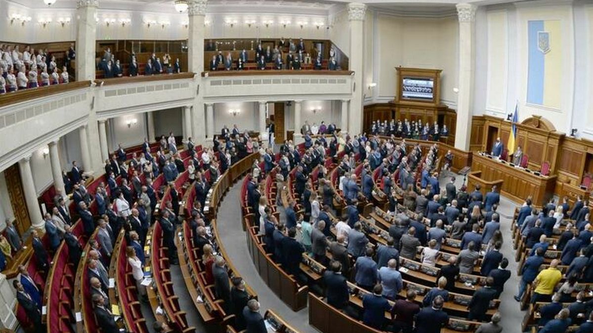 Верховная Рада решила работать, пока не примет закон об олигархах Верховная Рада решила работать, пока не примет закон об олигархах