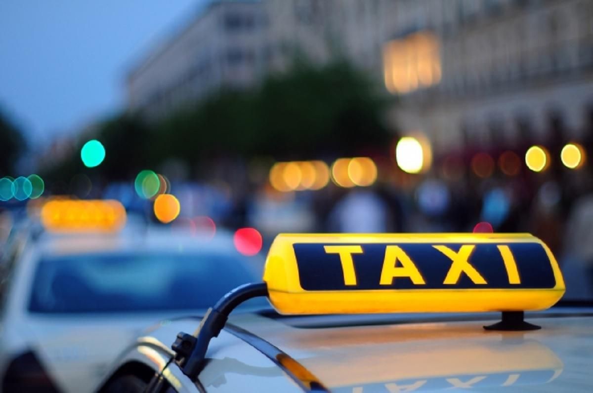 Опасная поездка: в Полтаве таксист угрожал оружием пассажиру
