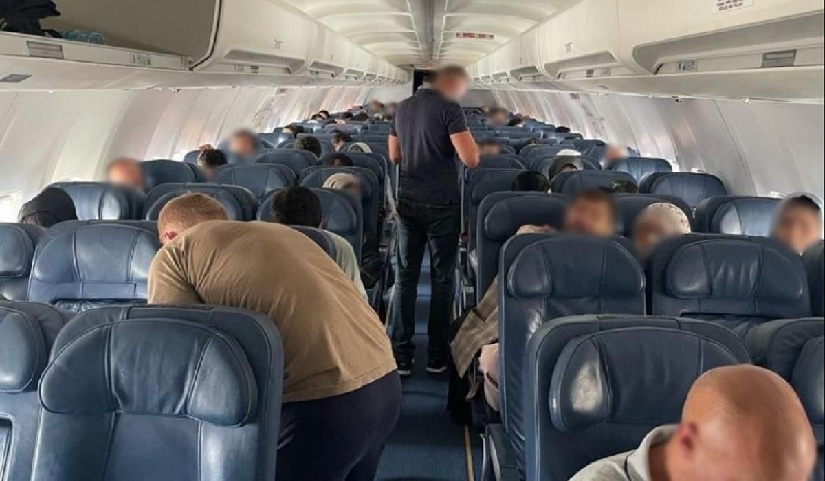 Из Кабула вылетел еще один украинский самолет с сотней эвакуированных Из Кабула вылетел еще один украинский самолет с сотней эвакуированных