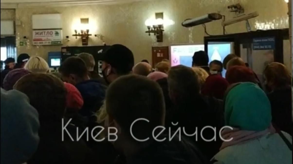 У Києві протестувальники заблокували роботу станції "Арсенальна" - Новини Київ - Київ