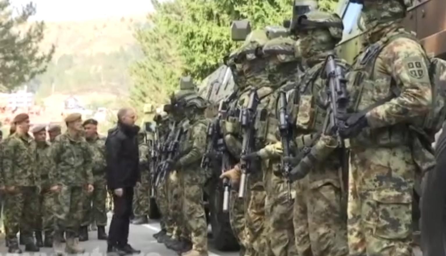 Сербия перевела войска на границе с Косово в повышенную боеготовность