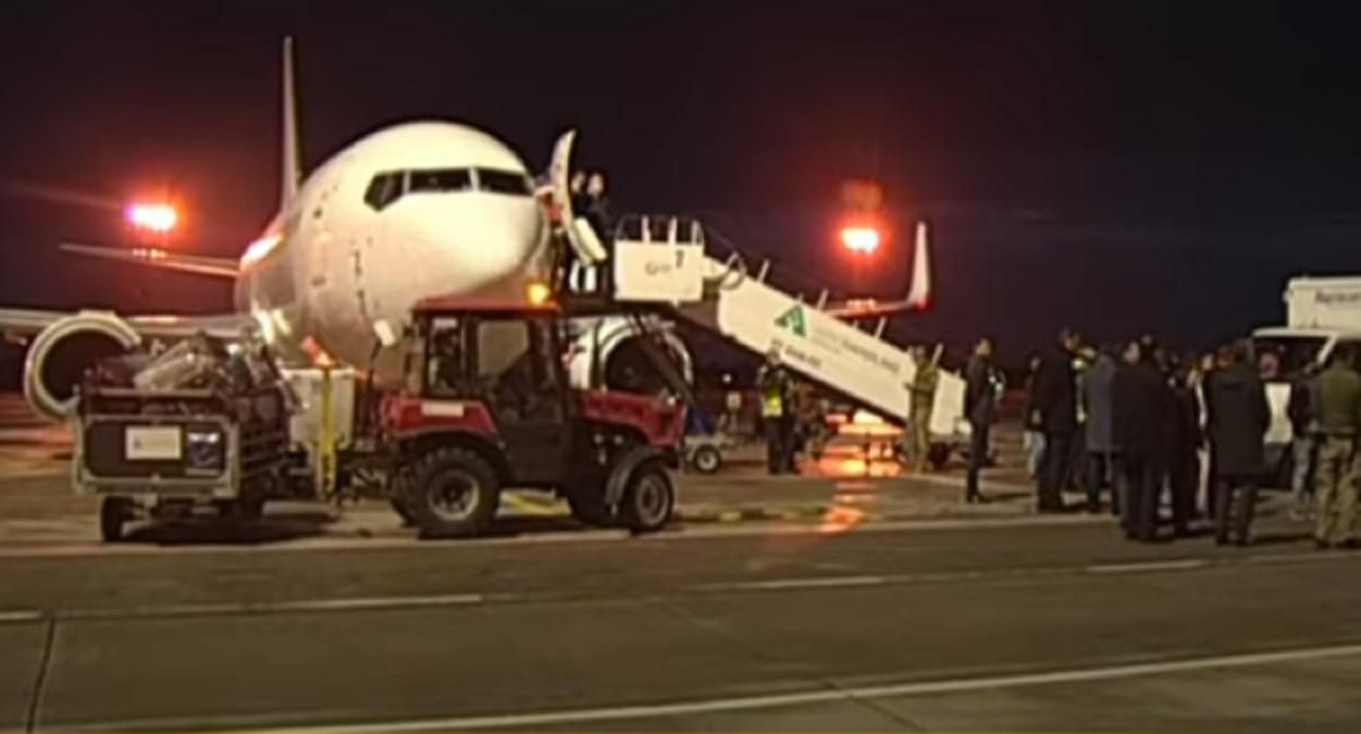 Самолет уже в Киеве: Украина по просьбе Ватикана эвакуировала из Афганистана студентов Самолет уже в Киеве: Украина по просьбе Ватикана эвакуировала из Афганистана студентов