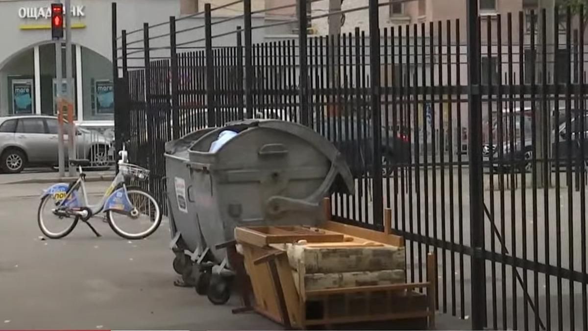 На Подолі у Києві в одному з дворів розгорівся сміттєвий скандал з серйозними наслідками - Новини Києва - Київ На Подолі у Києві в одному з дворів розгорівся сміттєвий скандал з серйозними наслідками - Новини Києва - Київ