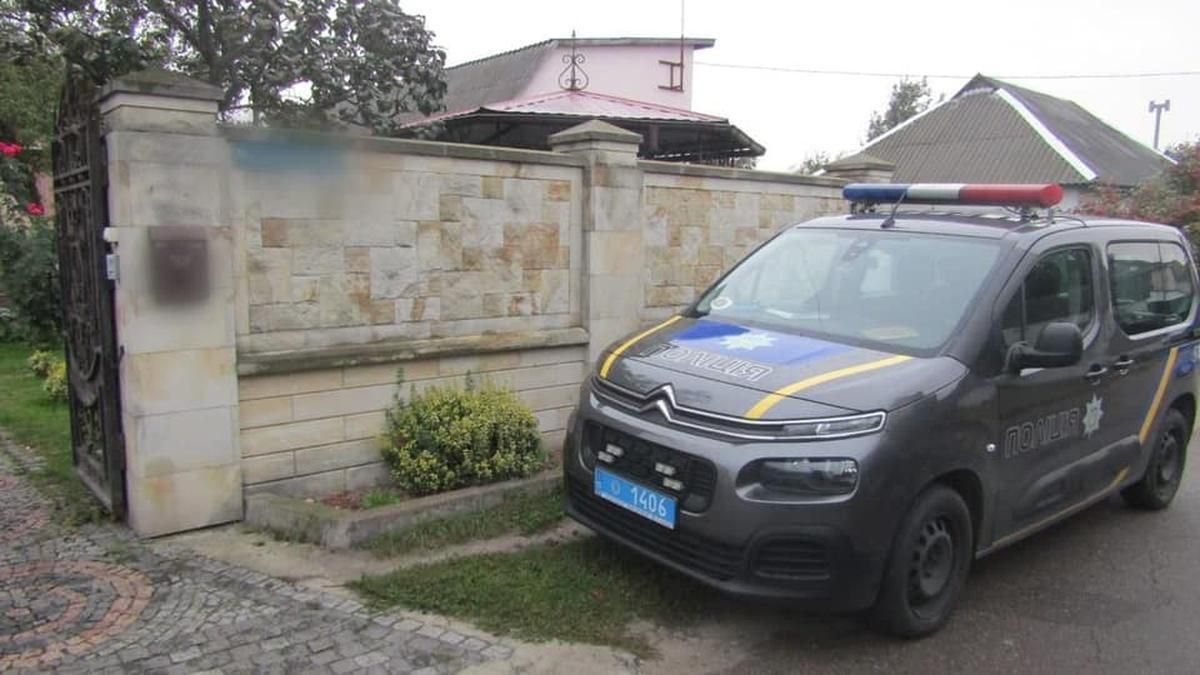 На Київщині невідомі напали на пенсіонерів та пограбували їх будинок - Київ На Київщині невідомі напали на пенсіонерів та пограбували їх будинок - Київ